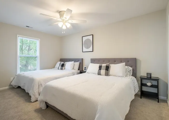Modern Stunning Southpark/Cotswold Home!